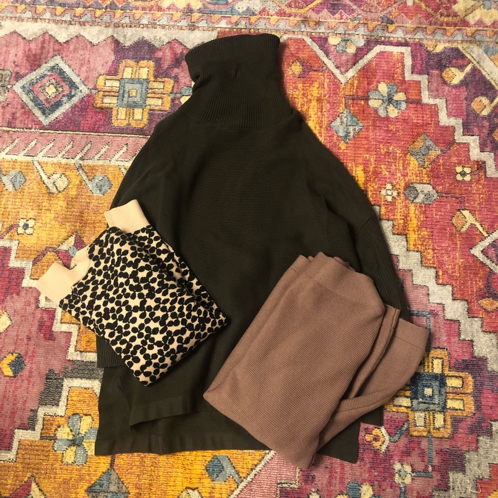 Lot of Amazon Sweaters.  For Size small/medium 4/6. Like New Condition.